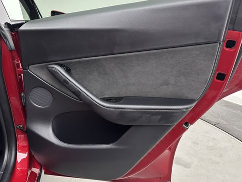 Used 2020 Tesla Model Y Long Range image 31