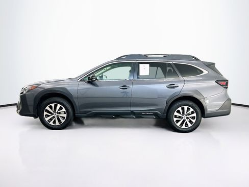 Used 2025 Subaru Outback Premium AWD/4WD image 4