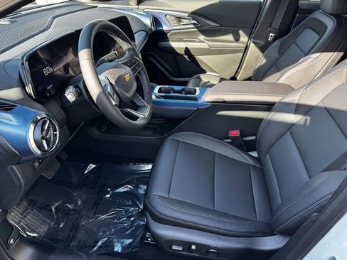 New 2026 Chevrolet Equinox EV LT image 5