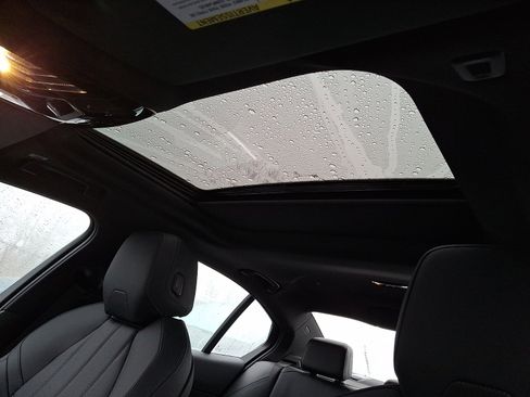 Used 2025 BMW i5 xDrive40 w/ Premium Package image 11