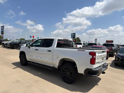 Used 2021 Chevrolet Silverado 1500 LT Trail Boss w/ Convenience Package II AWD/4WD image 4