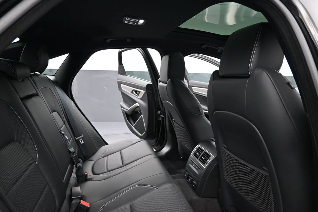 Certified 2024 Jaguar XF R-Dynamic SE AWD/4WD image 13
