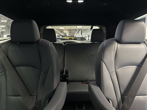 Certified 2024 Buick Enclave Premium image 22