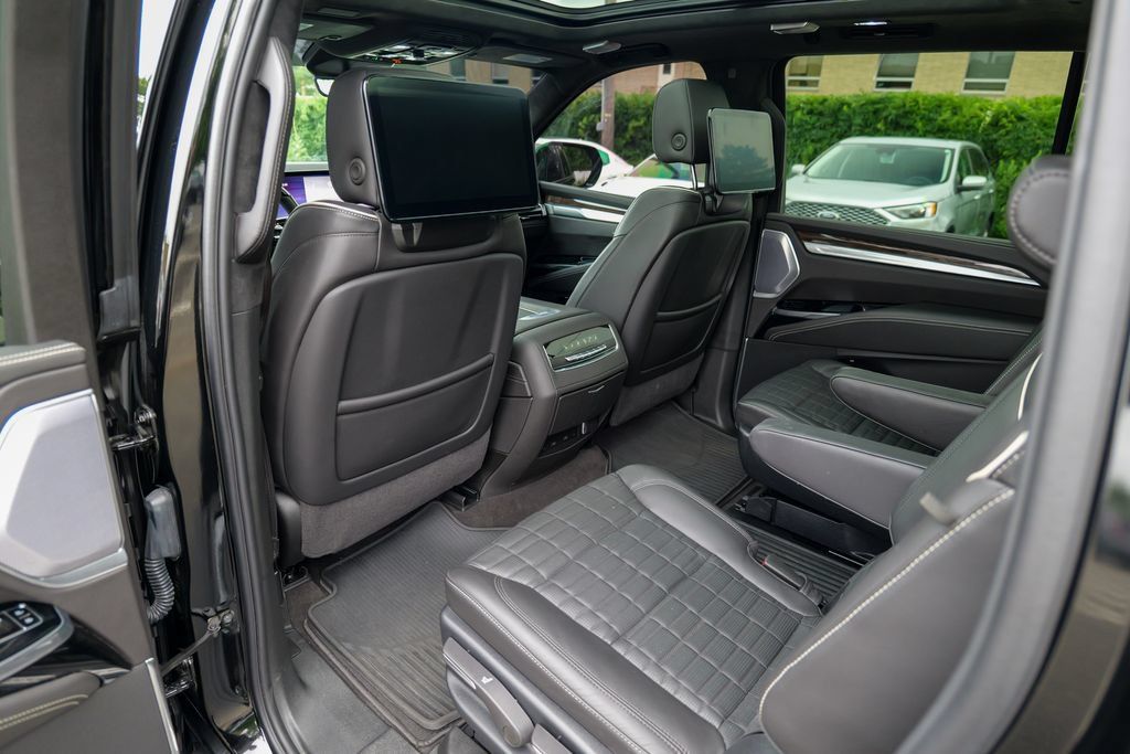 Used 2025 Cadillac Escalade ESV Sport Platinum AWD/4WD image 26
