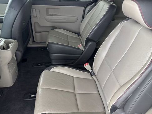 Used 2017 Kia Sedona LX w/ LX Essentials Premium Package FWD image 26