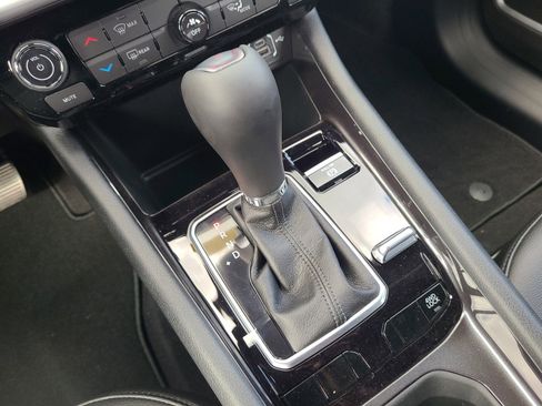 Used 2024 Jeep Compass Latitude image 17