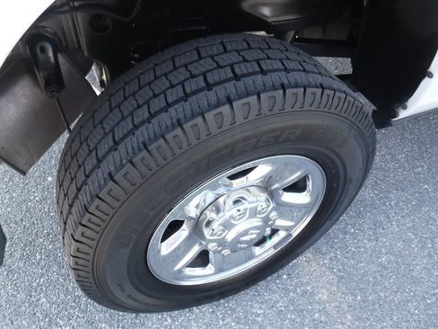 Used 2022 RAM 2500 Tradesman w/ Chrome Appearance Group AWD/4WD image 4
