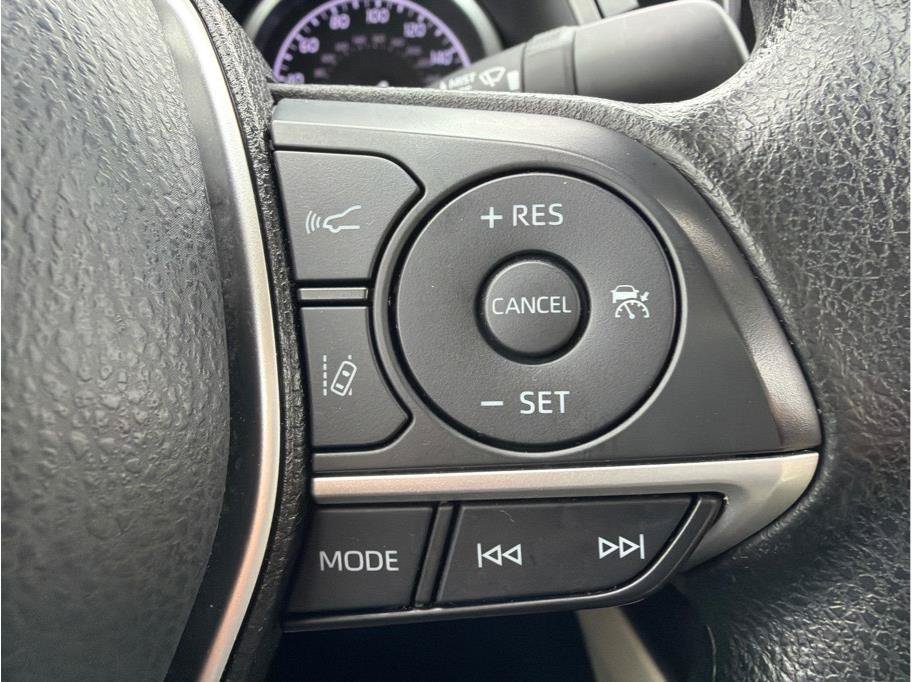 Used 2022 Toyota Camry LE FWD image 19