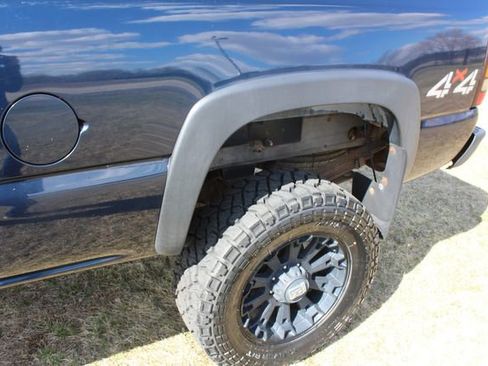 Used 2005 GMC Sierra 2500 SLT w/ Heavy-Duty Power Package image 14