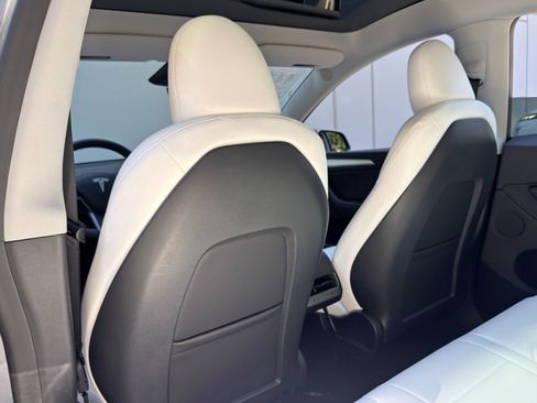 Used 2024 Tesla Model Y Long Range RWD image 35