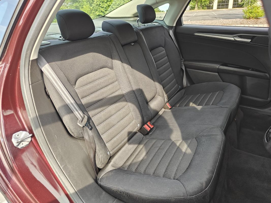 Used 2013 Ford Fusion SE FWD image 10