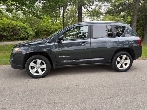 Used 2014 Jeep Compass Latitude w/ Sun/Sound Group AWD/4WD image 4