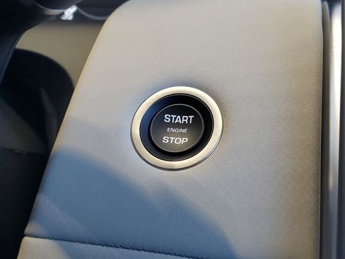 Used 2025 Land Rover Discovery Sport S image 21