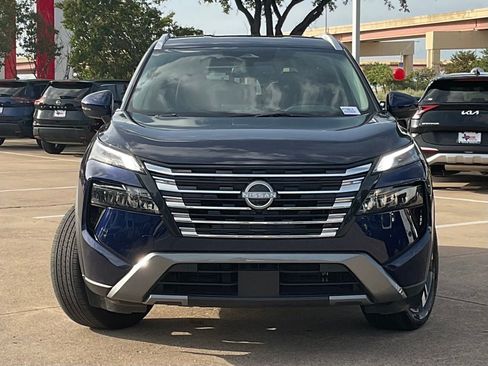 Used 2026 Nissan Rogue SL FWD image 2