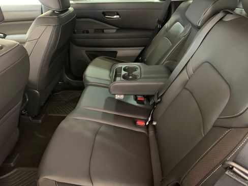 Used 2024 Nissan Pathfinder SL image 5