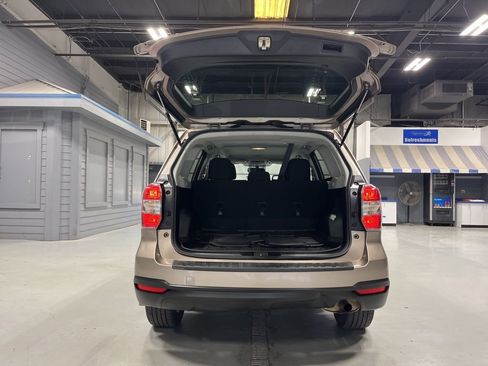 Used 2016 Subaru Forester 2.5i Premium w/ All-Weather Package AWD/4WD image 9
