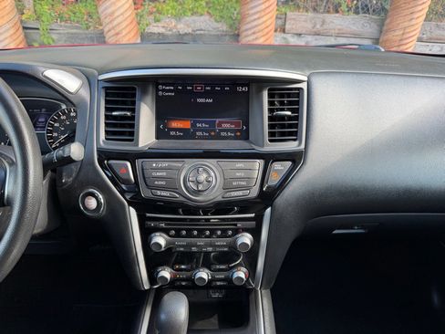 Used 2018 Nissan Pathfinder S image 13