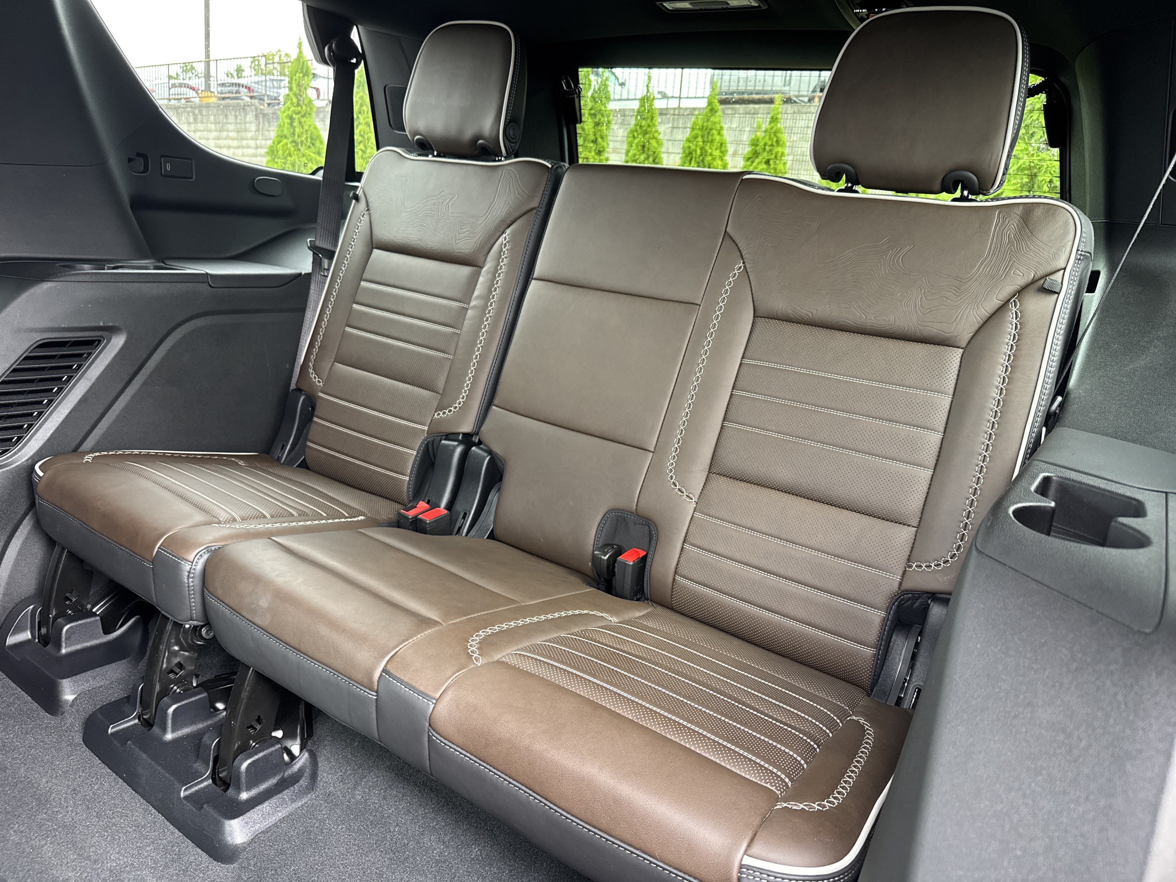 Used 2025 GMC Yukon Denali Ultimate AWD/4WD image 34