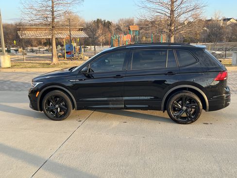 Certified 2023 Volkswagen Tiguan SE R-Line image 7