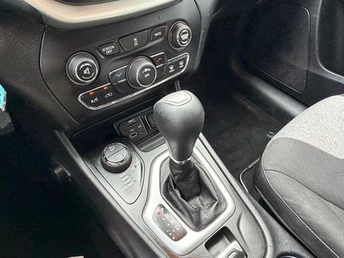 Used 2014 Jeep Cherokee Latitude AWD/4WD image 23