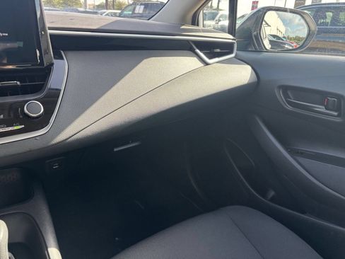 Used 2025 Toyota Corolla LE FWD image 28