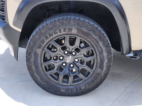 Certified 2024 Chevrolet Colorado Trail Boss w/ Technology Package AWD/4WD image 10
