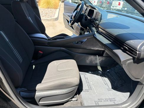 Used 2025 Hyundai Elantra Sport FWD image 28