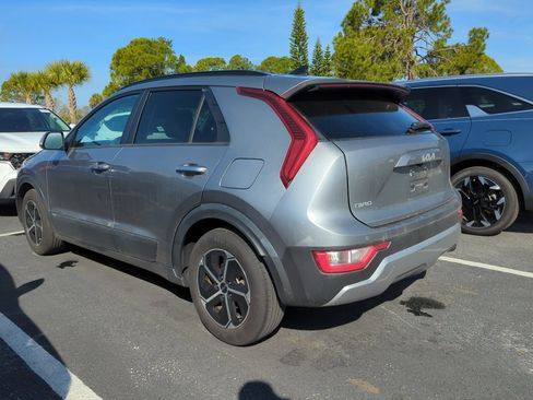 Certified 2023 Kia Niro EX image 7