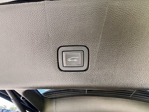 Used 2023 Chevrolet Traverse Premier w/ Redline Edition AWD/4WD image 17
