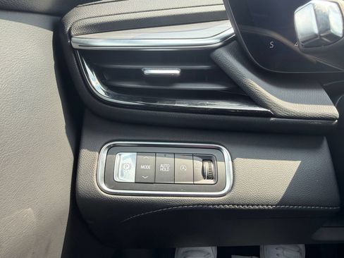 Certified 2025 Buick Enclave Preferred FWD image 13
