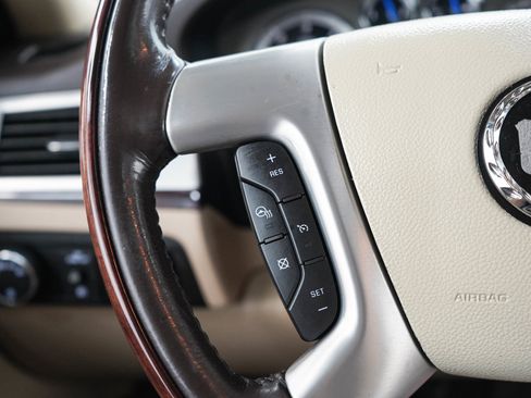 Used 2011 Cadillac Escalade Luxury AWD/4WD image 26