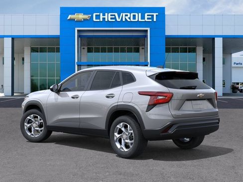 New 2026 Chevrolet Trax LS w/ LS Convenience Package FWD image 3