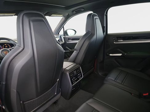 Used 2024 Porsche Cayenne S image 16
