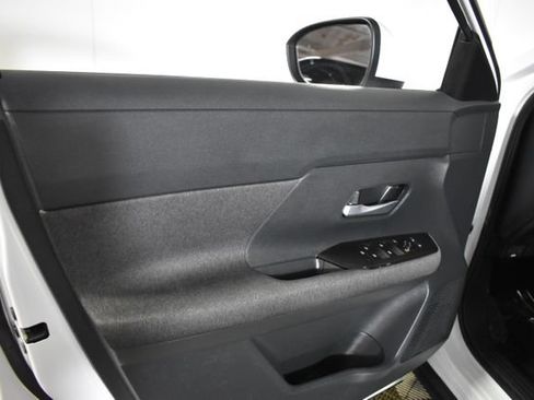 Certified 2025 Nissan Kicks SV AWD/4WD image 7