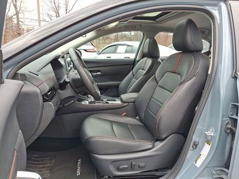 Used 2025 Nissan Sentra SR w/ SR Premium Package image 14