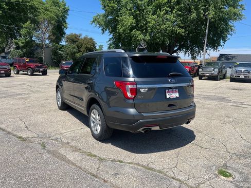 Used 2018 Ford Explorer XLT w/ Equipment Group 202A AWD/4WD image 8