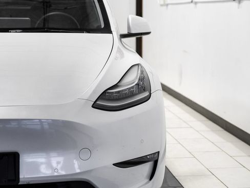 Used 2022 Tesla Model Y Long Range AWD/4WD image 44