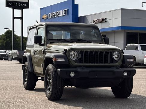 Used 2025 Jeep Wrangler Sport AWD/4WD image 2