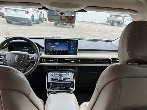 Used 2022 Lincoln Nautilus FWD image 15