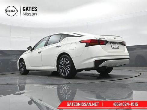 Used 2025 Nissan Altima 2.5 SV image 39