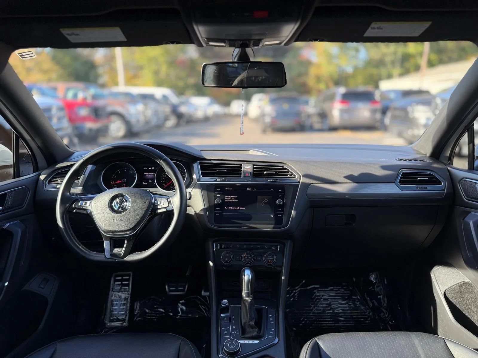 Used 2018 Volkswagen Tiguan SEL w/ R-Line Package AWD/4WD image 14