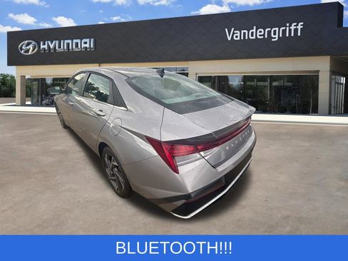 Used 2025 Hyundai Elantra SEL FWD image 2