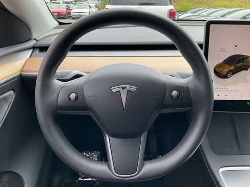 Used 2023 Tesla Model Y 2WD image 39