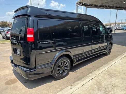 Used 2023 Chevrolet Express 2500 Extended RWD image 3