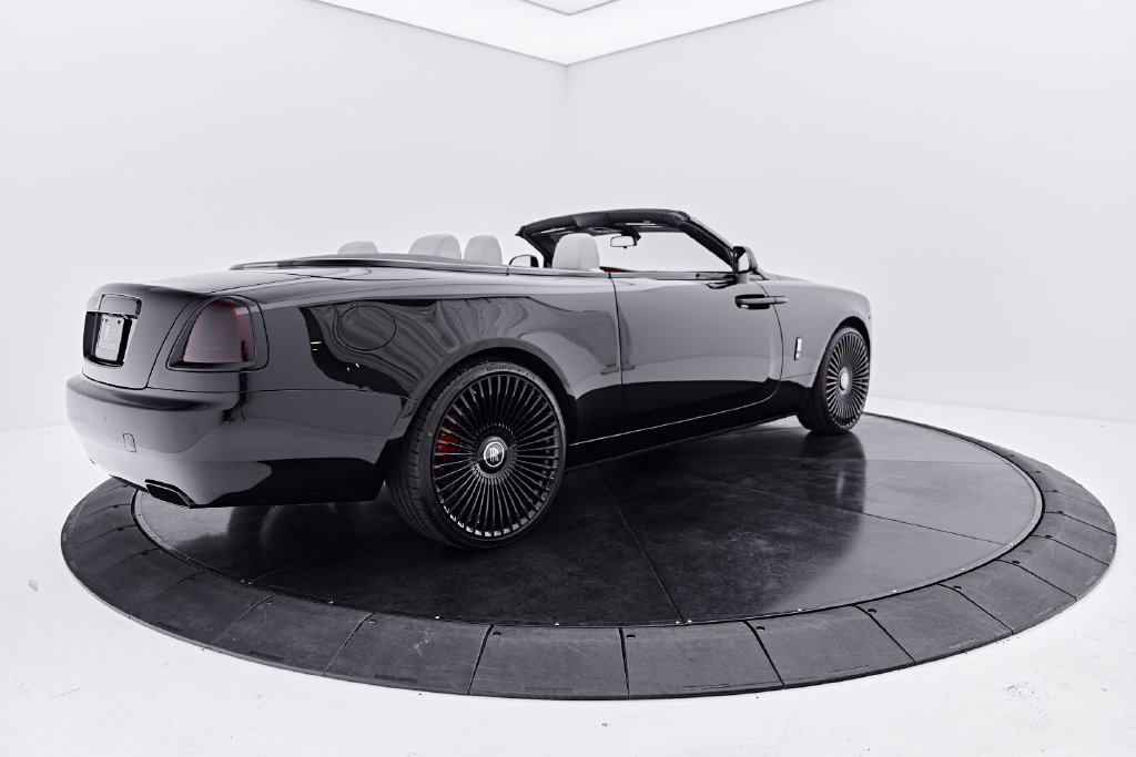 Used 2019 Rolls-Royce Dawn RWD image 17
