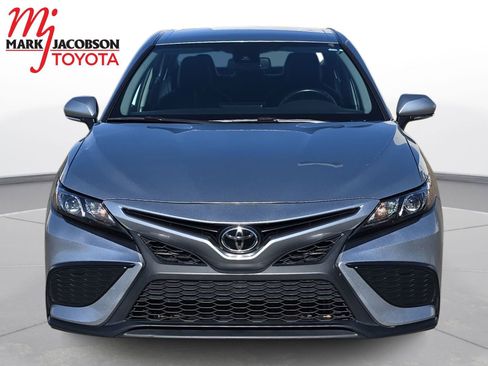 Used 2024 Toyota Camry SE image 3