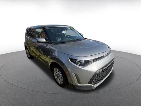 Used 2025 Kia Soul LX w/ LX Technology Package image 2