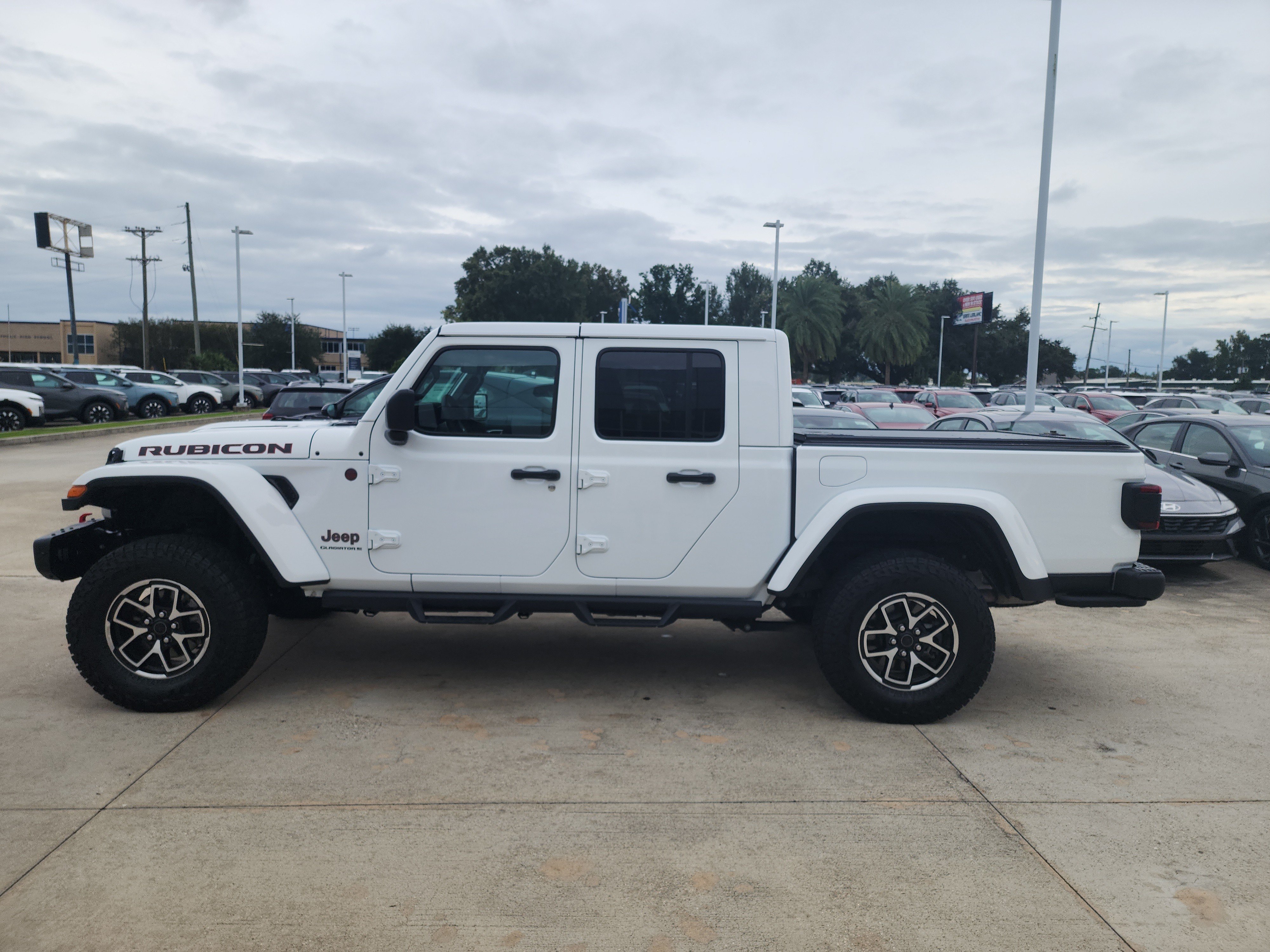 Used 2025 Jeep Gladiator Rubicon AWD/4WD image 4