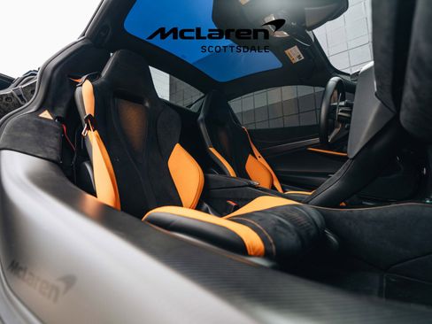 Used 2024 McLaren 750S Spider image 24