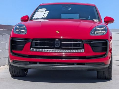Certified 2024 Porsche Macan AWD/4WD image 8